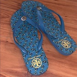 NEVER WORN// tory burch blue rubber flip flops